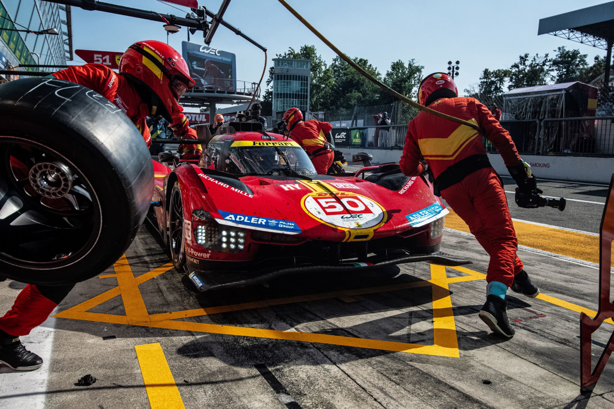 Racetrackstudio_FIA_WEC_Monza_6H_Ferrari_499_Pit.jpg